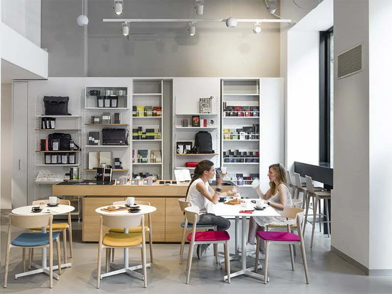 Moleskine abre café em Milão