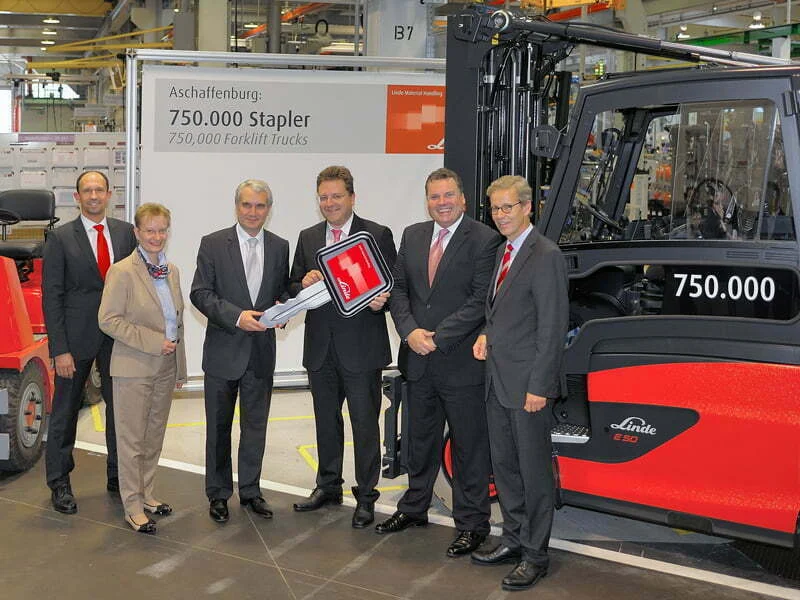 Linde Material Handling fabrica o seu empilhador nº 750.000