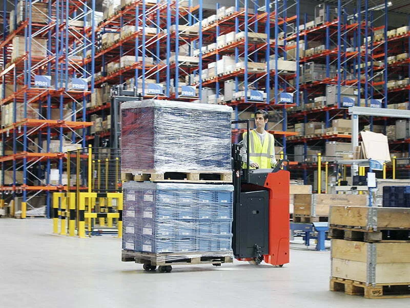 Linde Material Handling lança os seus novos equipamentos de condutor incorporado