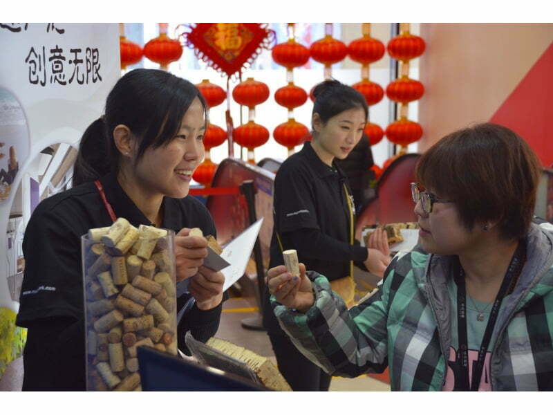 Chineses disponíveis a pagar mais 4,5 euros por um vinho com rolha de cortiça