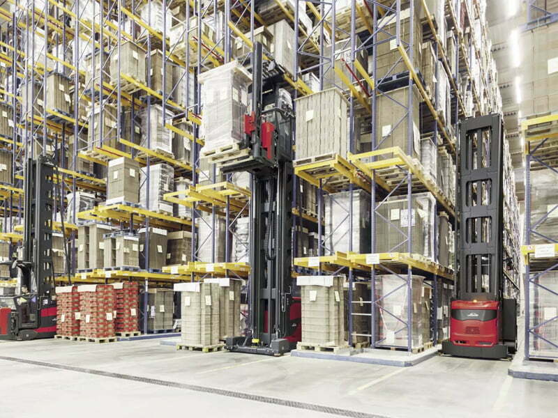 Linde Material Handling apresenta os seus novos equipamentos para corredor estreito