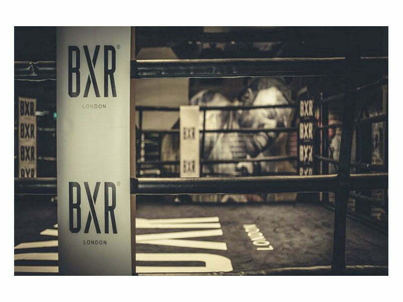 Uma department store com um ringue de boxe