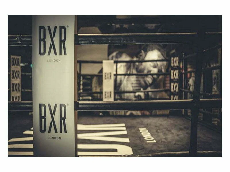 Uma department store com um ringue de boxe