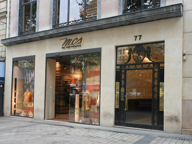Longchamp abre a sua maior loja da Europa nos Champs-Elysées em Paris
