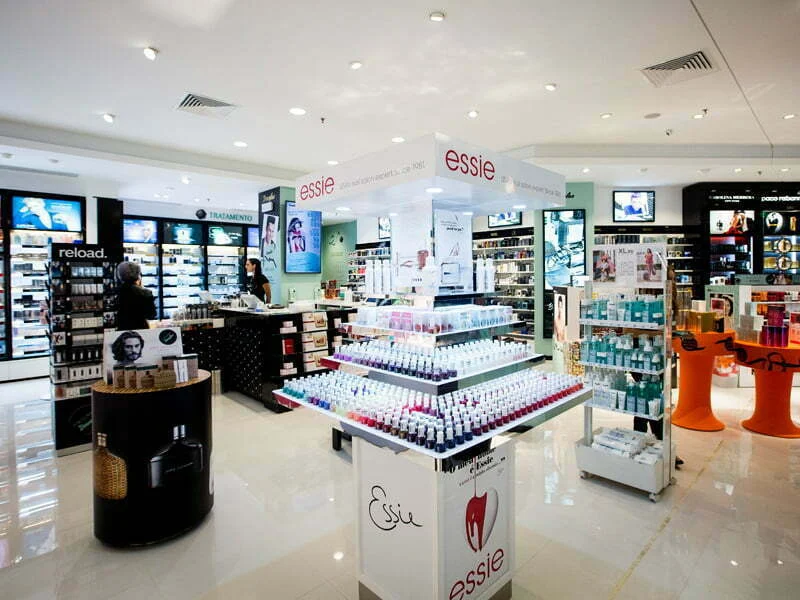 Perfumaria Douglas abre espaço no CascaiShopping