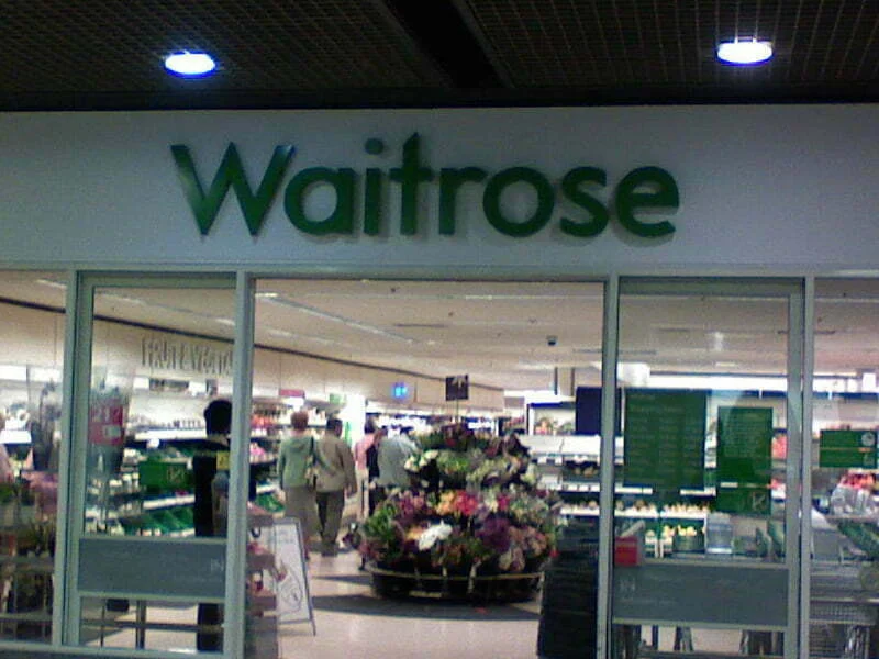 Waitrose firma acordo com a Auchan para exportar os seus produtos para Portugal