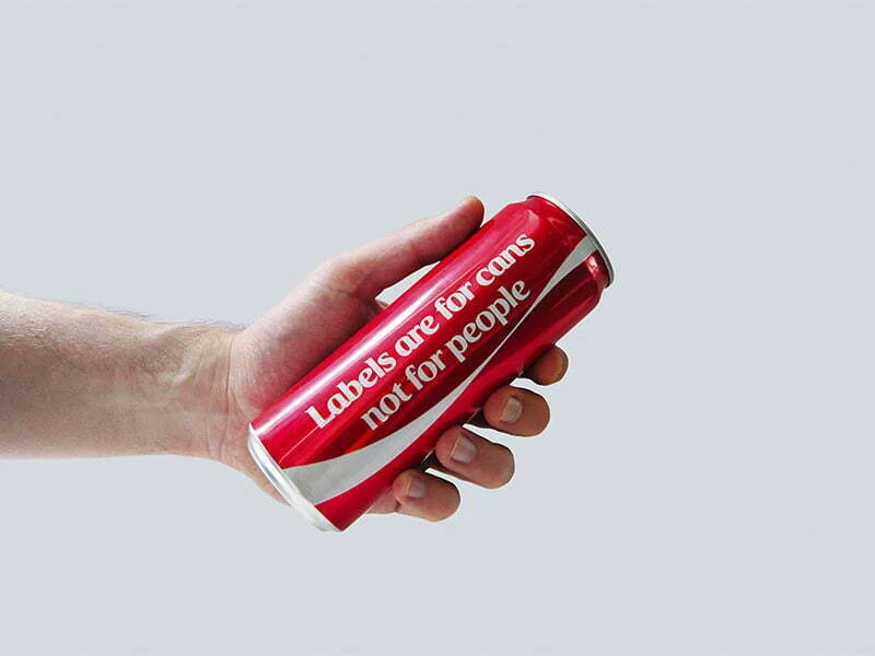 Coca-Cola retira logótipo das suas latas