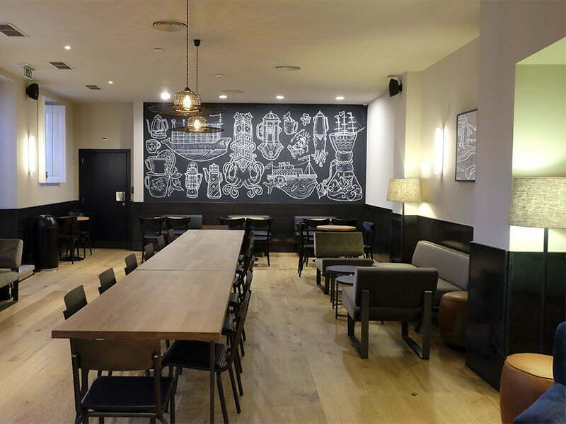 Starbucks reabre loja de Belém com novo design