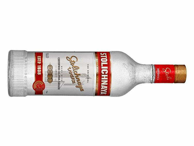 Stolichnaya lança garrafa com novo design
