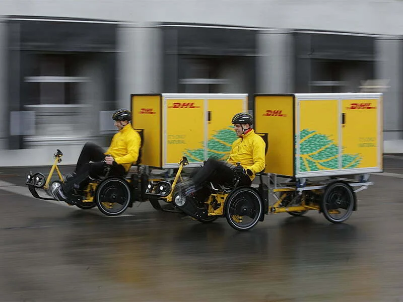 DHL reforça entrega urbana com City Hub para bicicletas de carga