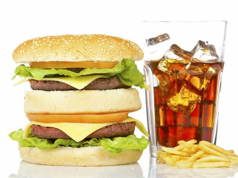 Governo pondera taxar produtos alimentares com elevado teor de sal ou gordura saturada