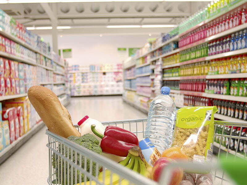 Portugueses alteram rotina de compras