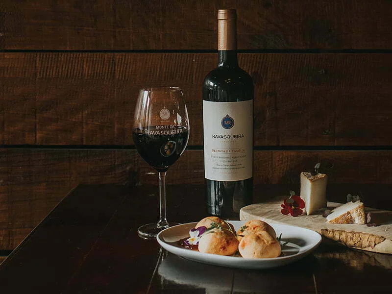 Monte da Ravasqueira, Dom Queijo e Uber Eats promovem gastronomia portuguesa