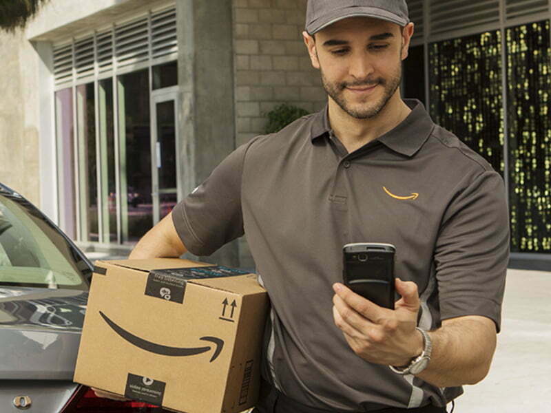 Amazon entrega as encomendas no carro dos clientes