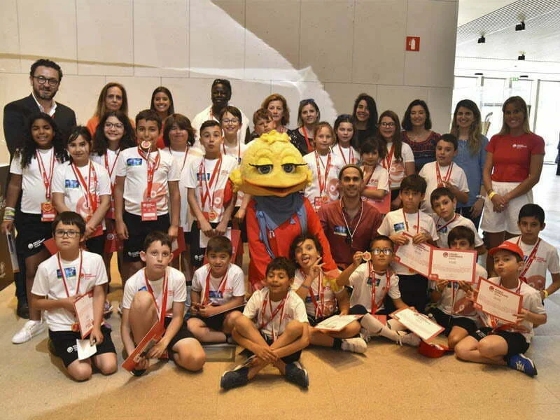 Vencedores da Escola Missão Continente conhecem a Seleção Nacional