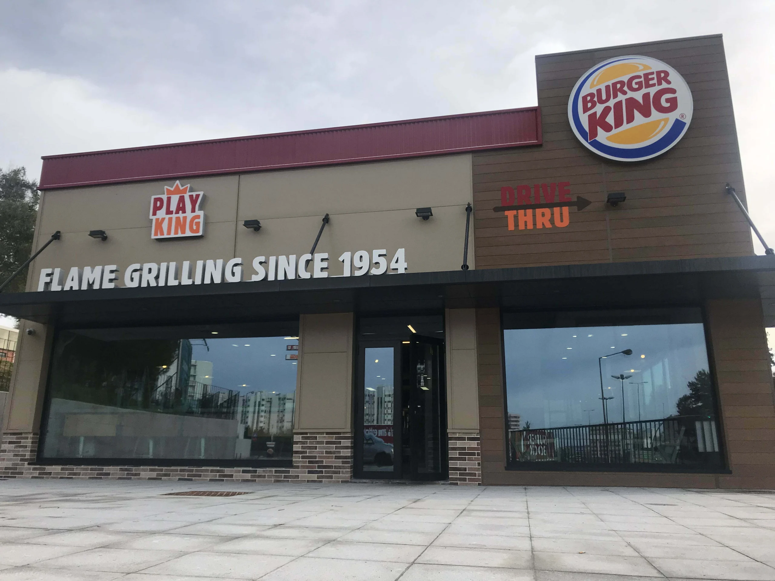 Burger King inaugura restaurante no Estádio Universitário de Lisboa