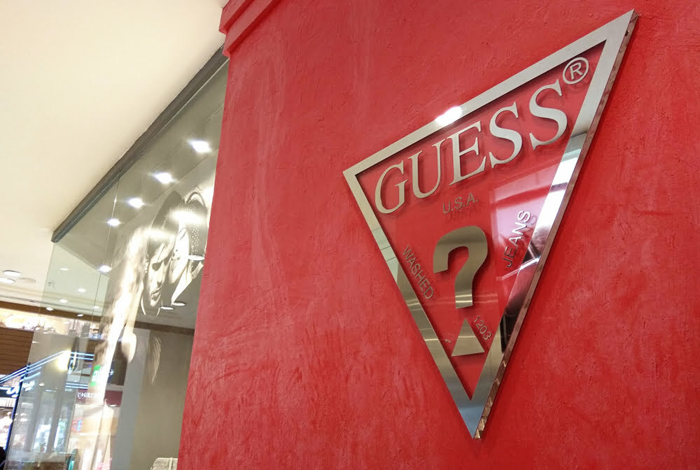 Bruxelas multa a Guess em 40 milhões de euros por impedir vendas transfronteiriças
