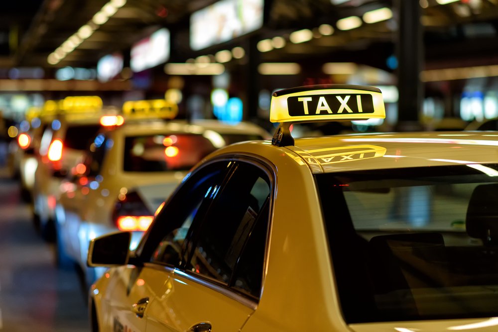 Uber e Cabify deixam de operar em Barcelona após decreto do governo