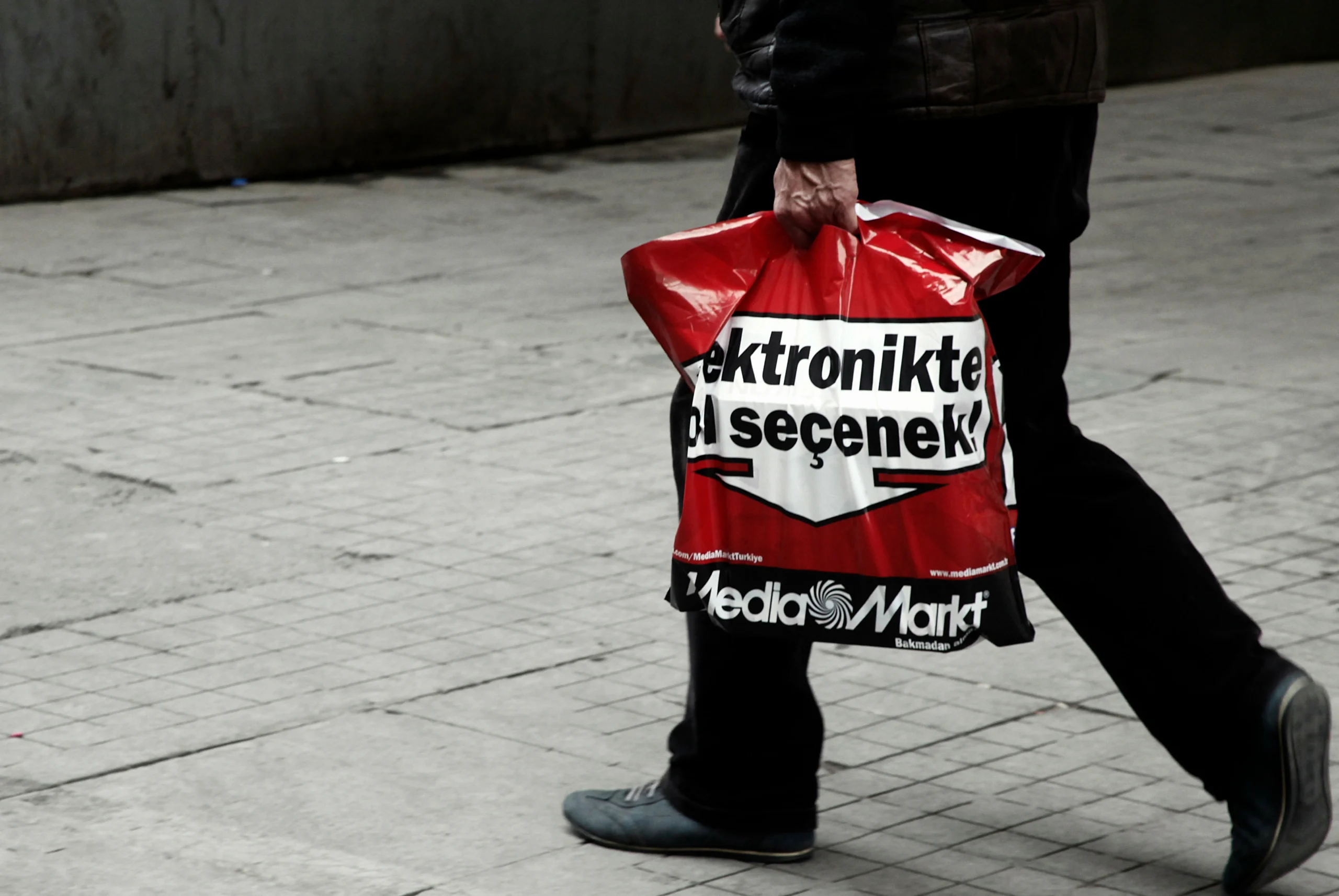 Dona da Media Markt cresce 2,8%