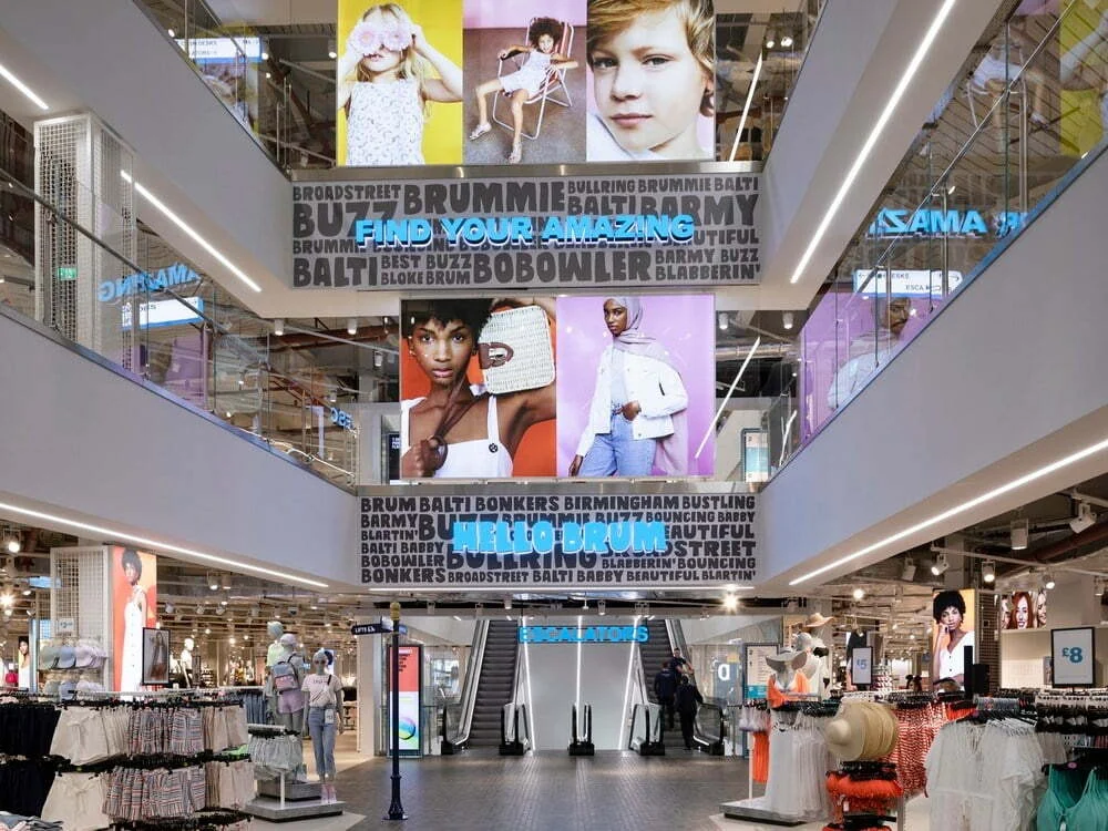 Maior Primark do mundo tem cinco andares