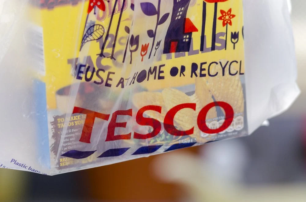Tesco triplica lucros