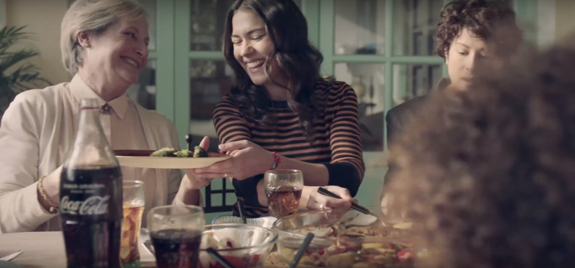 União de culturas pela comida dá o mote para nova campanha da Coca-Cola