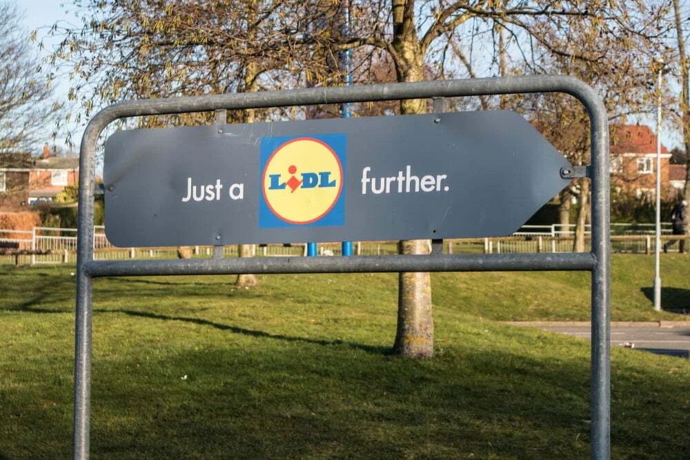 Lidl oferece comissões a quem ajude a identificar locais para novas lojas no Reino Unido
