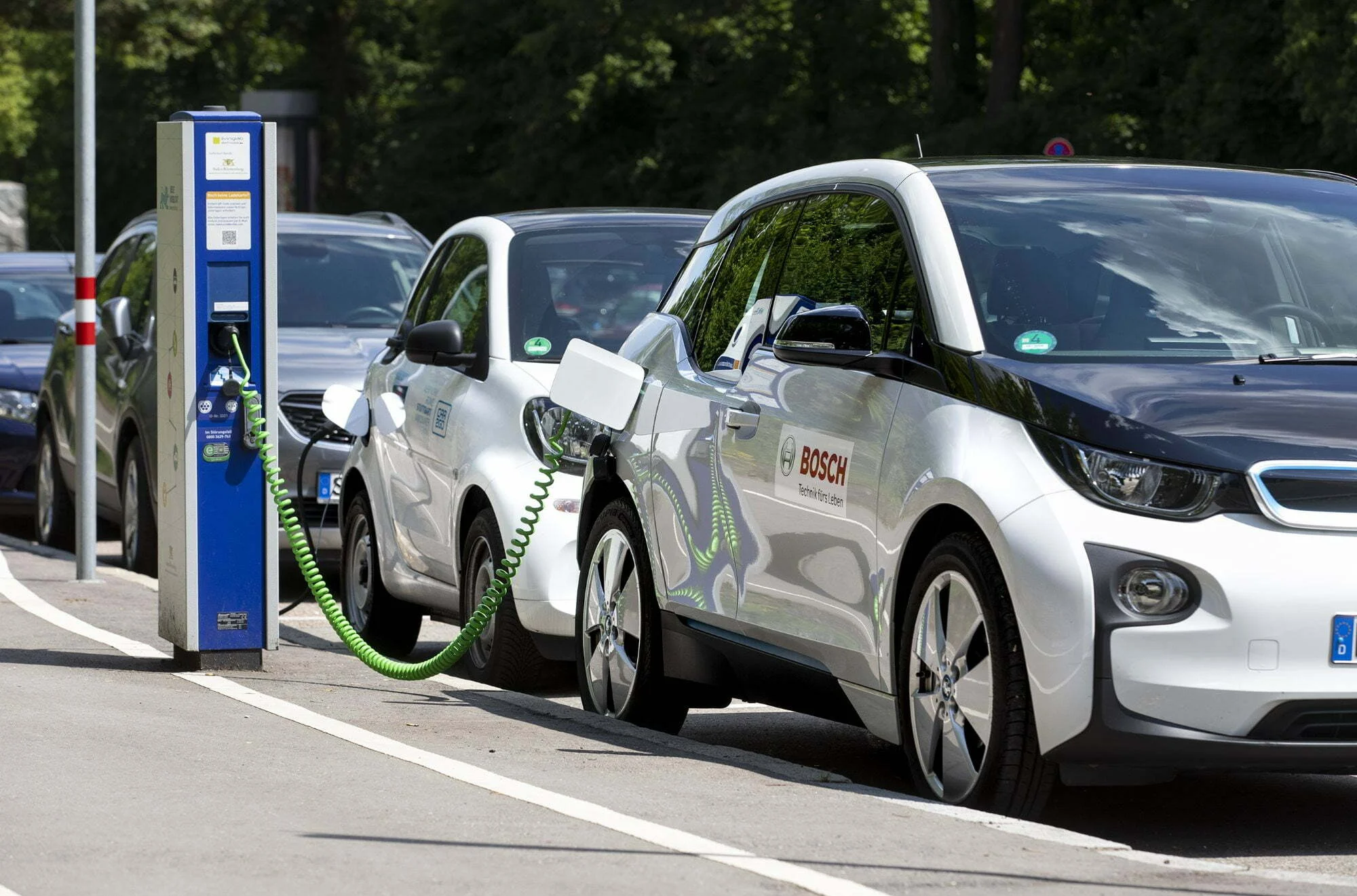Bosch aumenta o tempo de vida das baterias dos carros elétricos