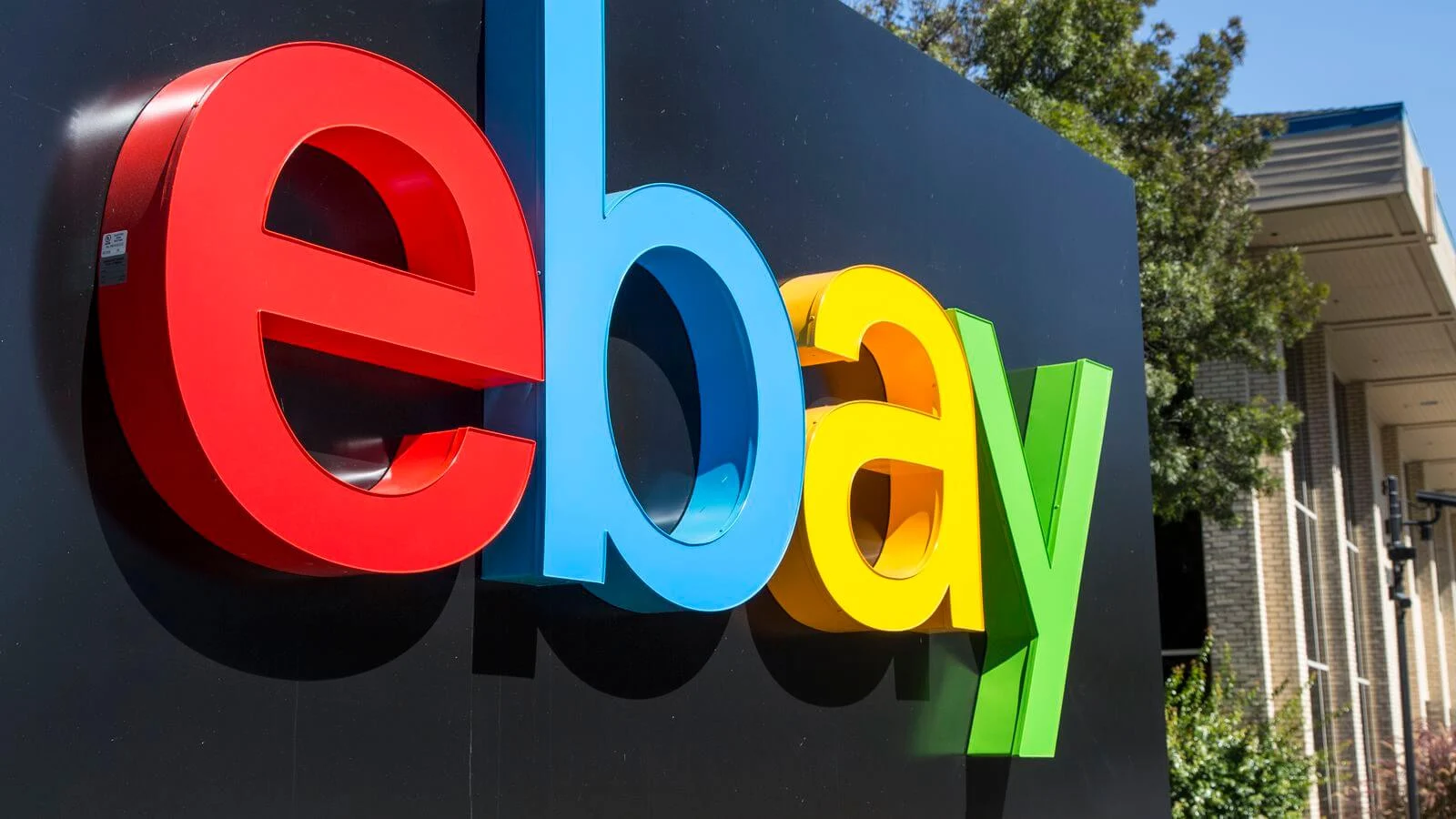 eBay converte-se em plataforma para as marcas de luxo com novo programa de certificação