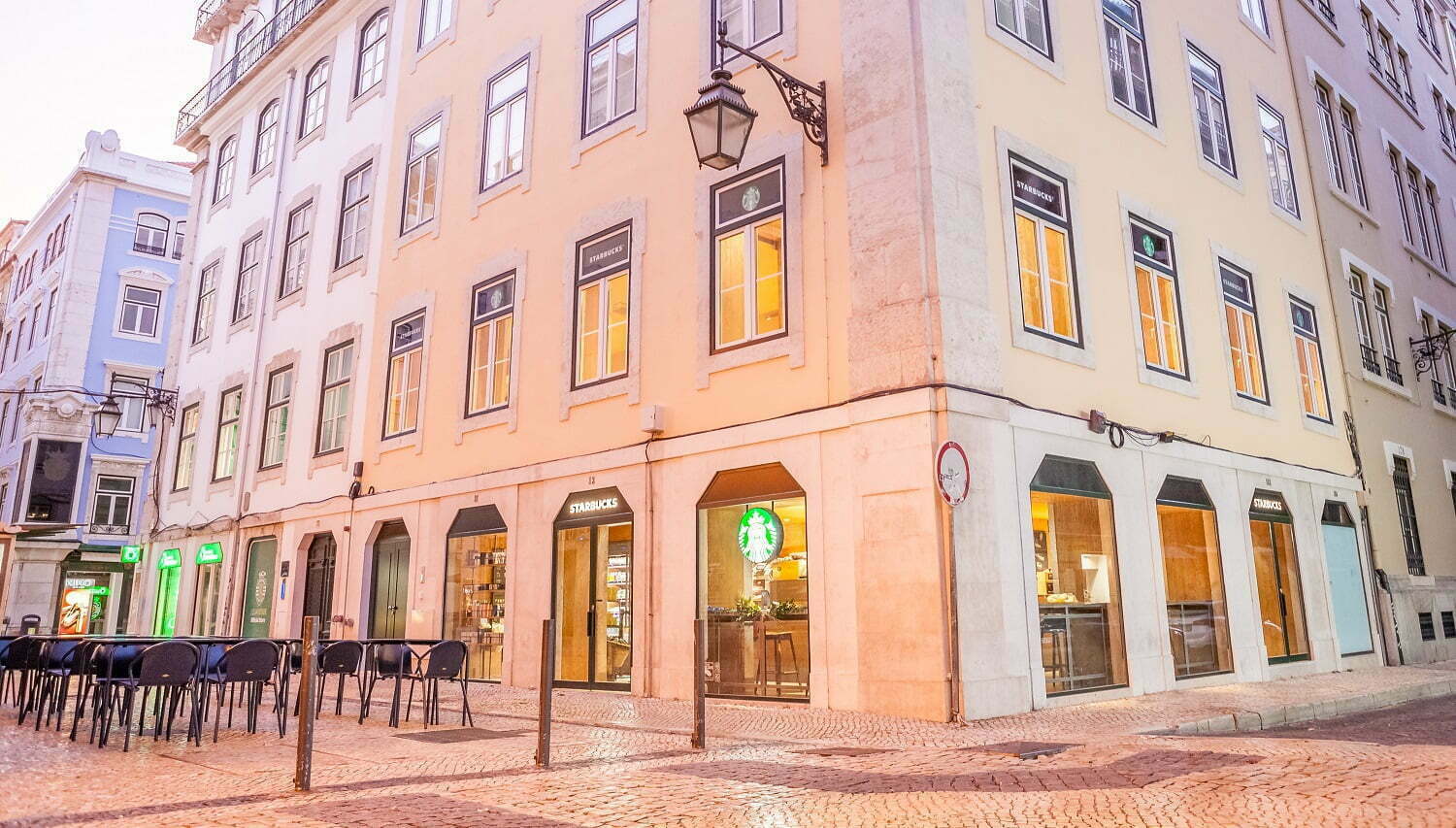 Starbucks chega à Rua de Santa Justa