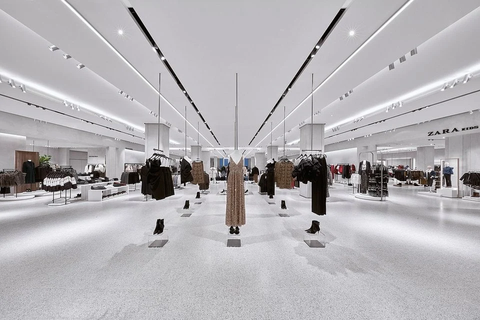 Zara do NorteShopping está maior e tem um ponto de recolha automático para pedidos online