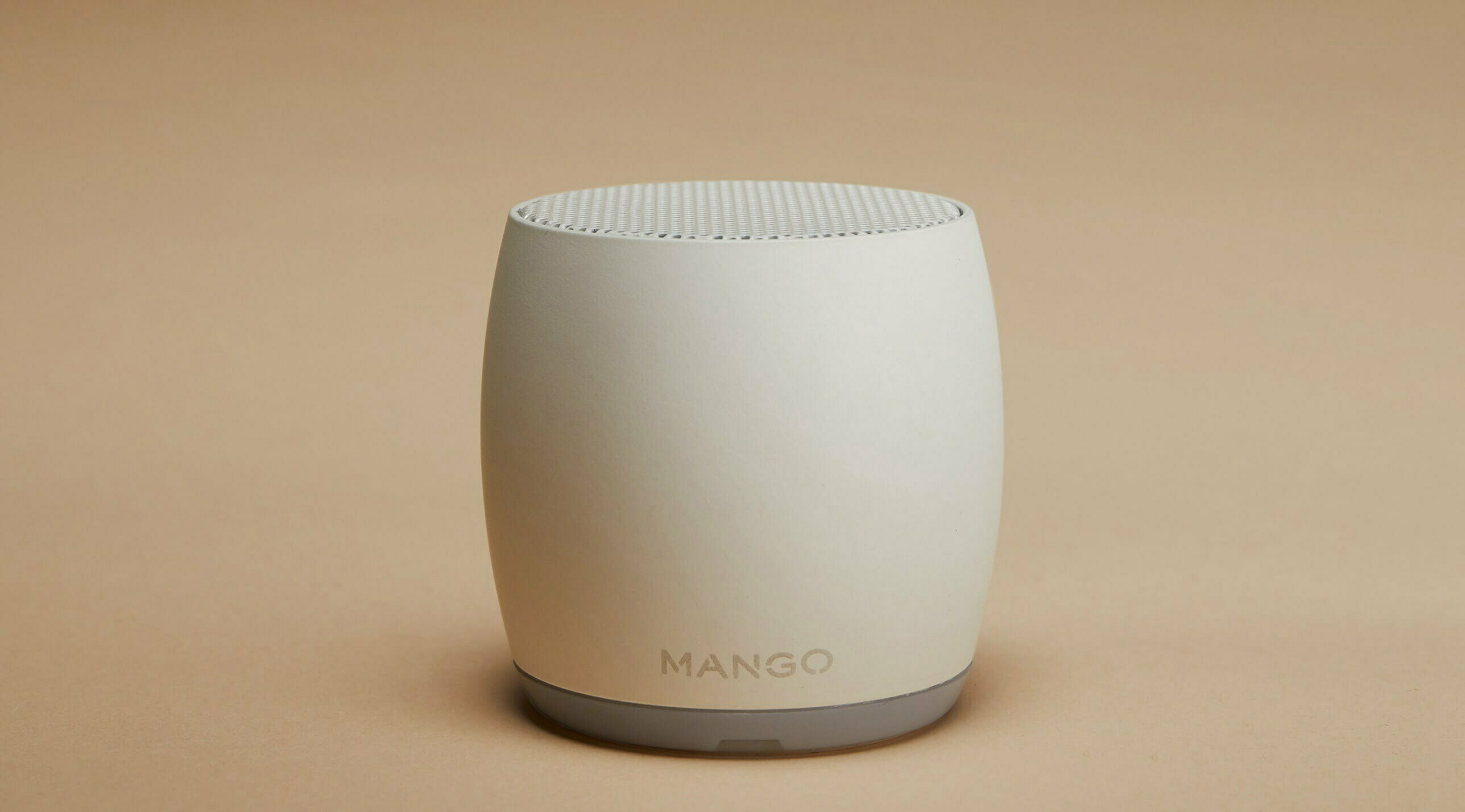 Mango lança primeira coleção de acessórios tecnológicos