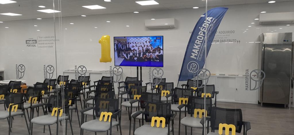 Makropédia assinala um ano de atividade