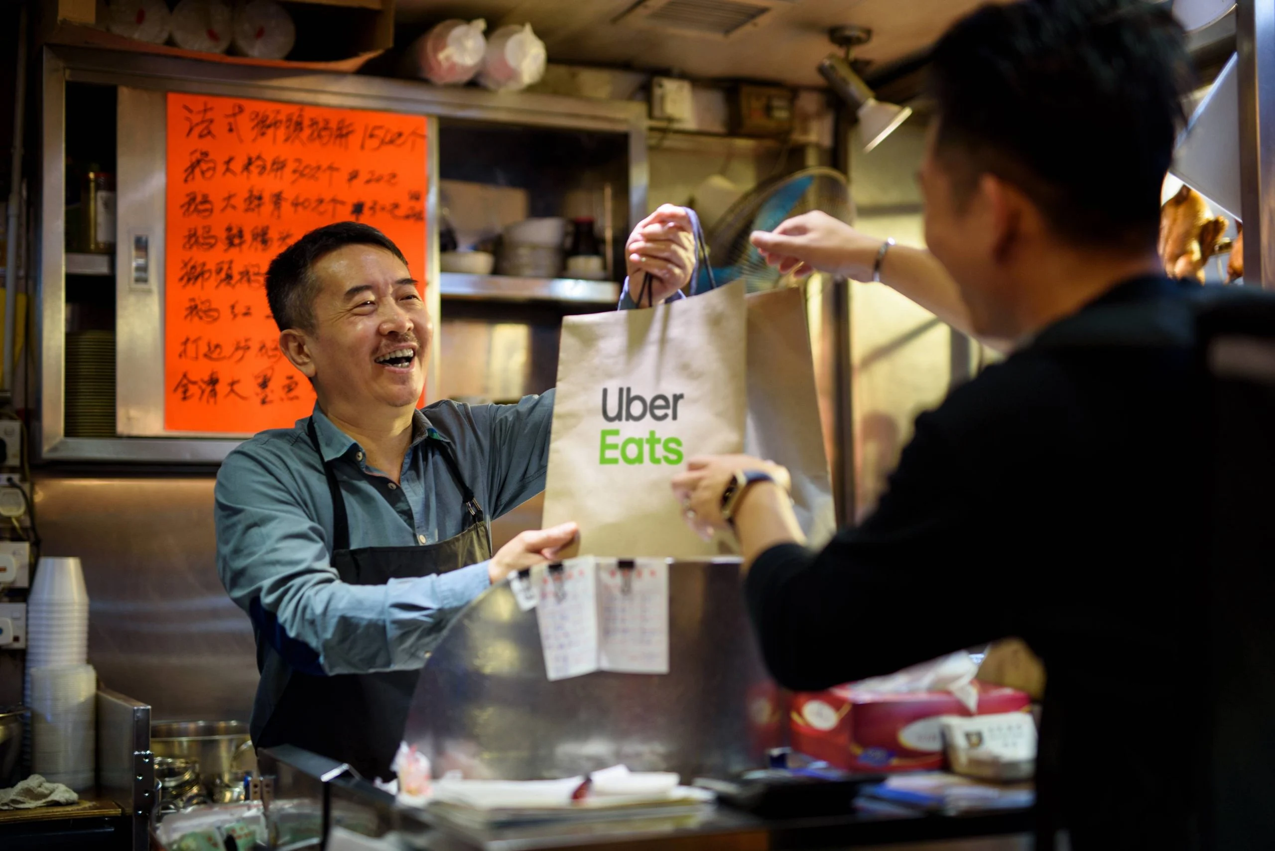 Uber Eats lança nova funcionalidade de recolha no restaurante