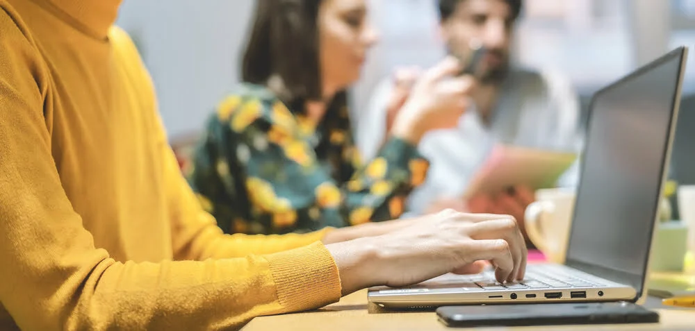 Jovens portugueses sentem-se financeiramente inseguros, stressados e estão apreensivos com o futuro