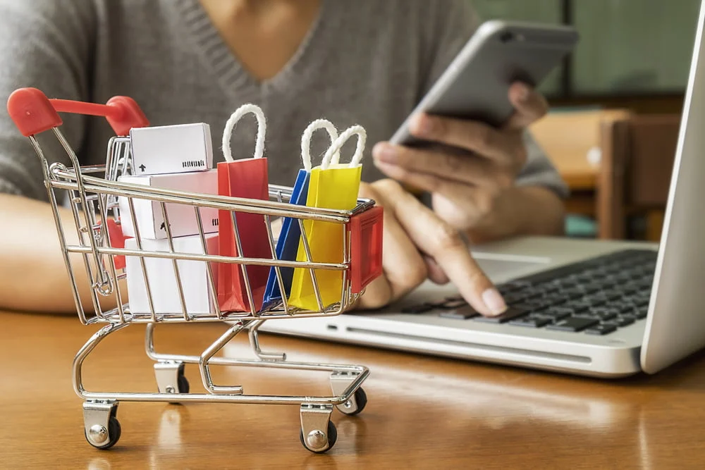 Grandes retalhistas estão a permitir que os clientes fiquem com alguns produtos reembolsados