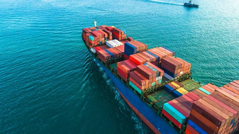 União Europeia regista excedente do comércio de mercadorias em 2024