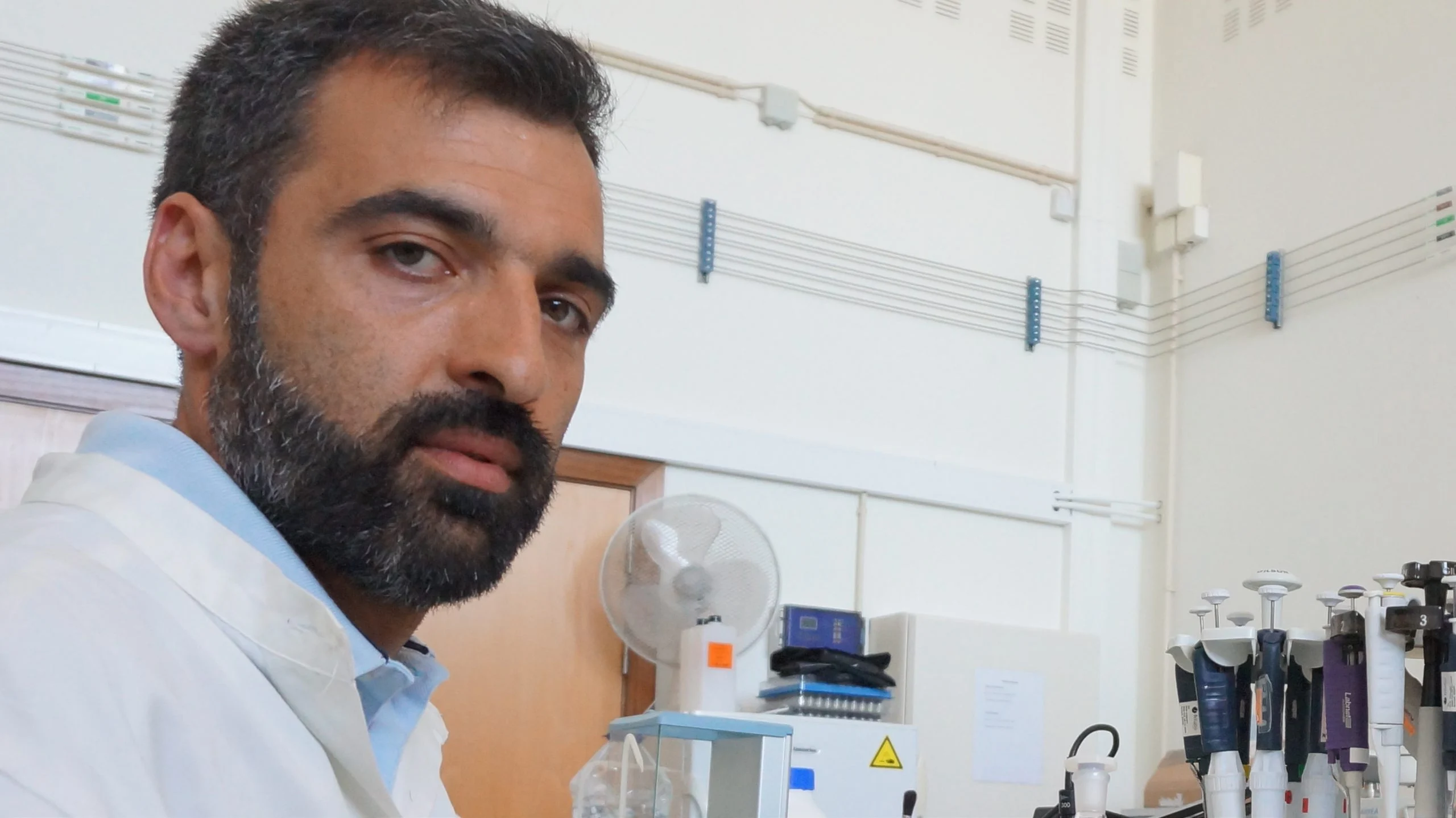 Investigadores da Universidade de Coimbra querem tornar viável a produção de “caviar português” em aquacultura