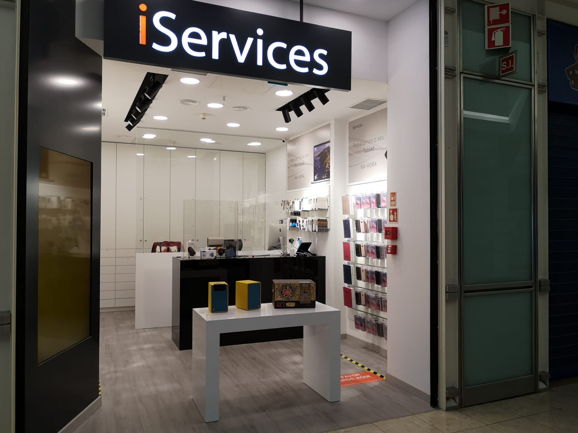 iServices inaugura 18.ª loja no Strada Outlet
