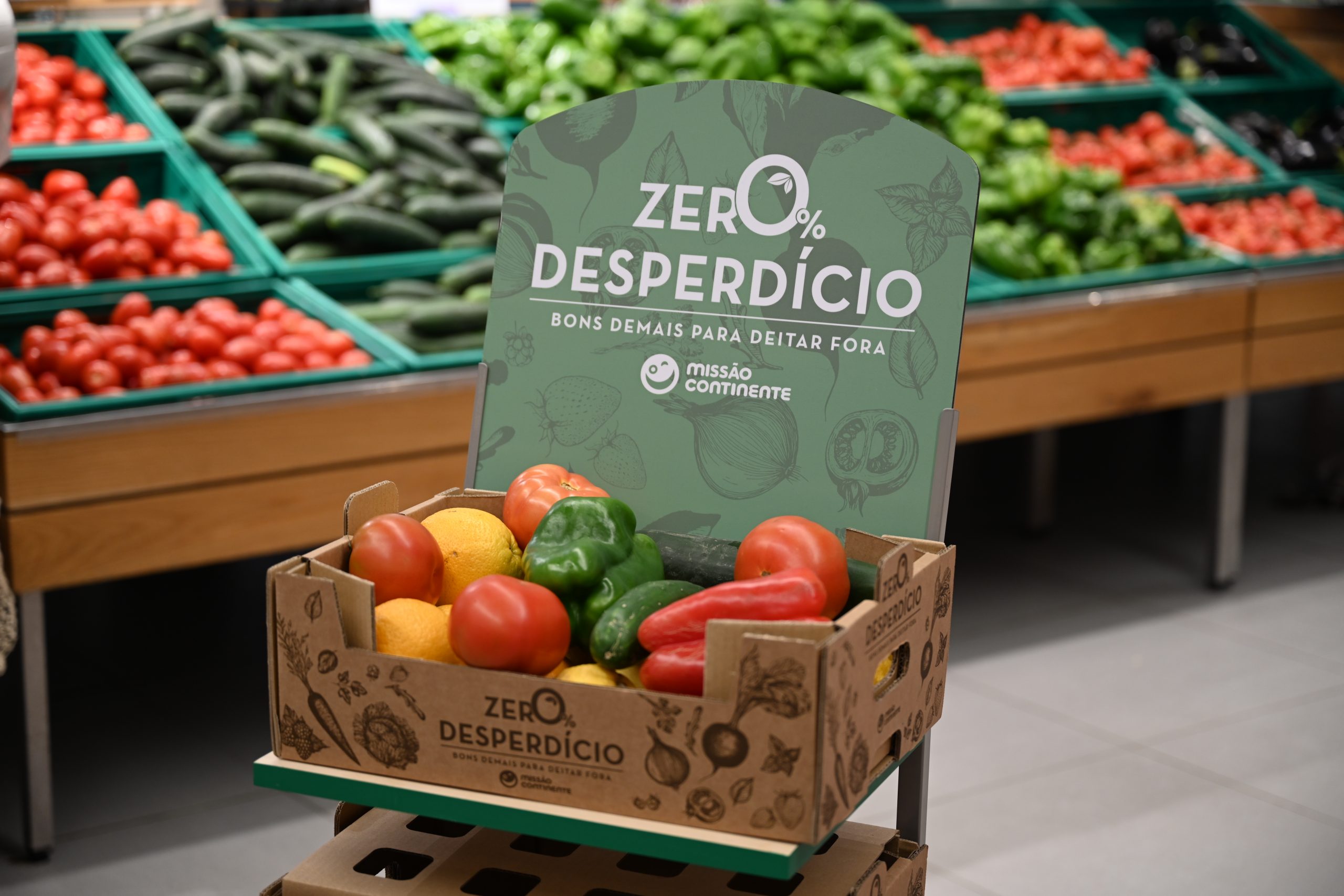 Continente vende caixa de frutas e legumes Zer0% Desperdício