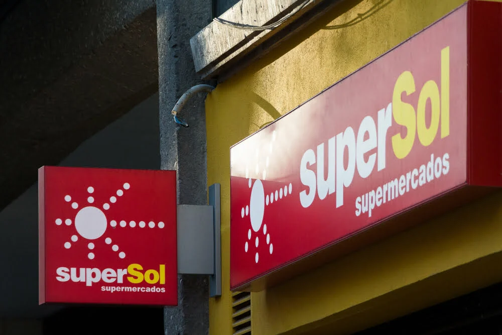 Carrefour compra a Supersol