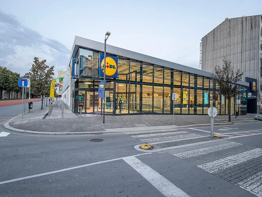 Lidl reabre duas lojas com novos serviços
