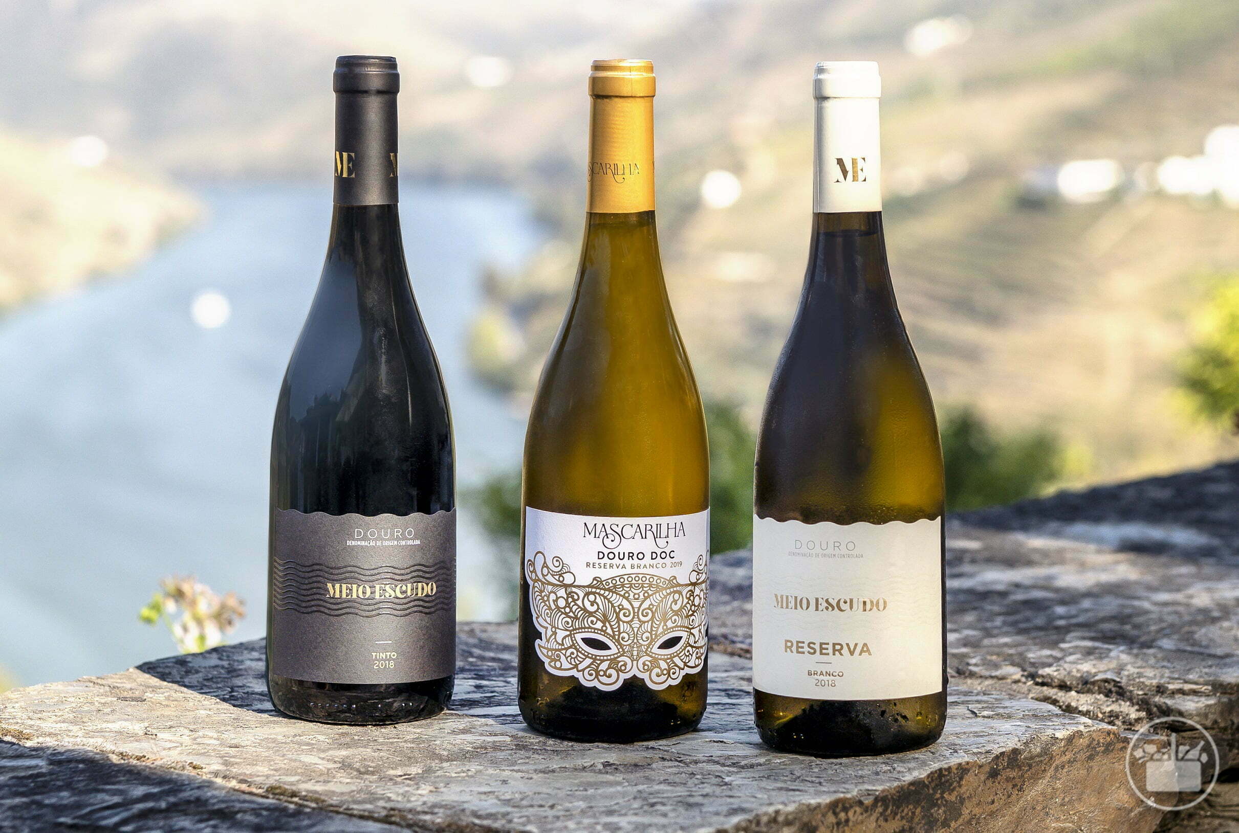 Vinhos Meio Escudo e Mascarilha da Mercadona produzidos pela Quinta do Crasto