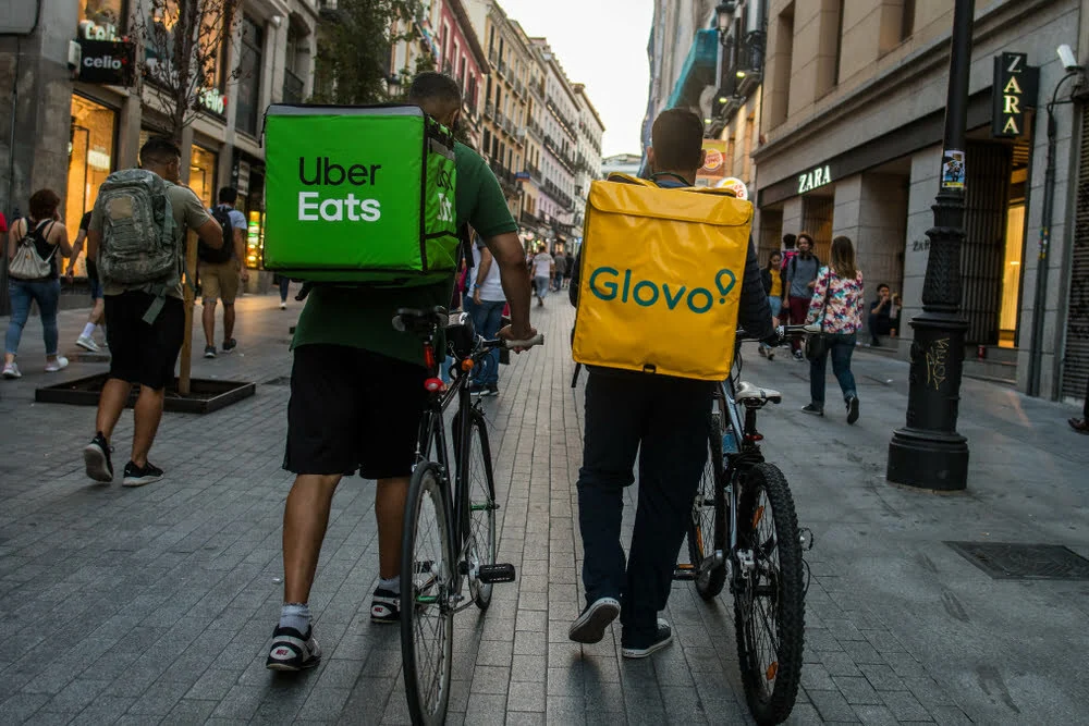 DECO PROTESTE denuncia abuso de poder de mercado por parte da Glovo e Uber Eats