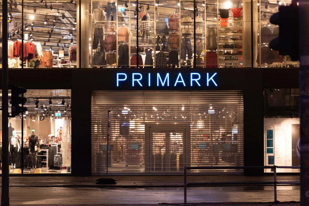 Primark teme impacto adicional de centenas de milhões de libras de vendas perdidas