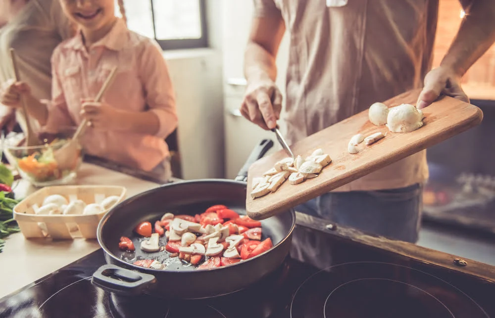 83% dos portugueses gosta de cozinhar e quase 50% cozinha em casa todos os dias