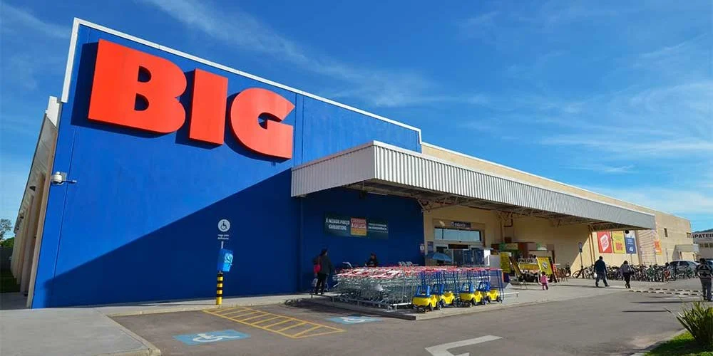 Carrefour compra o terceiro maior retalhista do Brasil