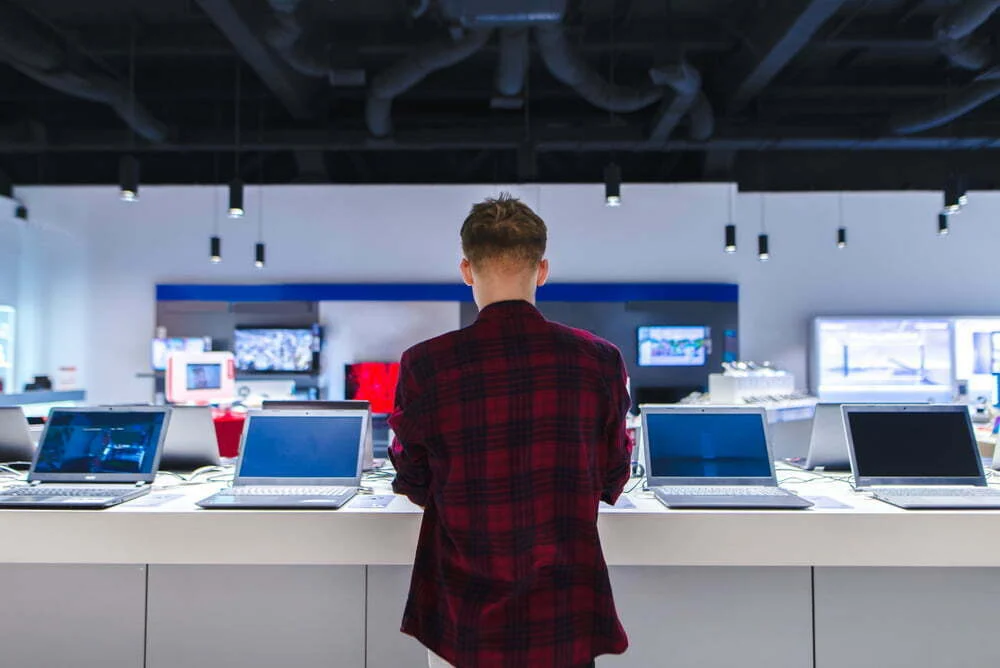 63% dos consumidores de tecnologia é sensível ao preço, mas “barato” já não basta
