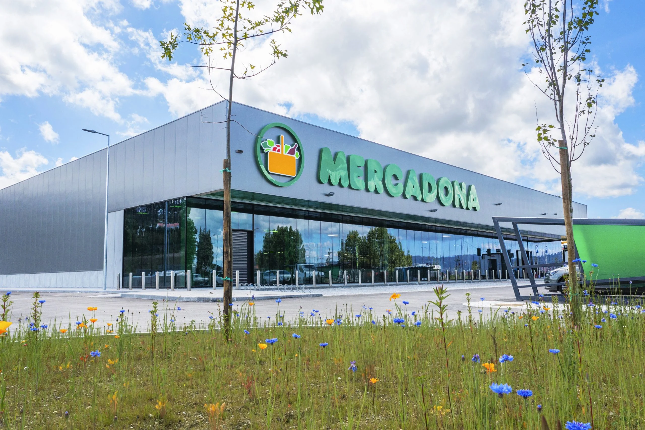 Mercadona abre o primeiro supermercado em Guimarães