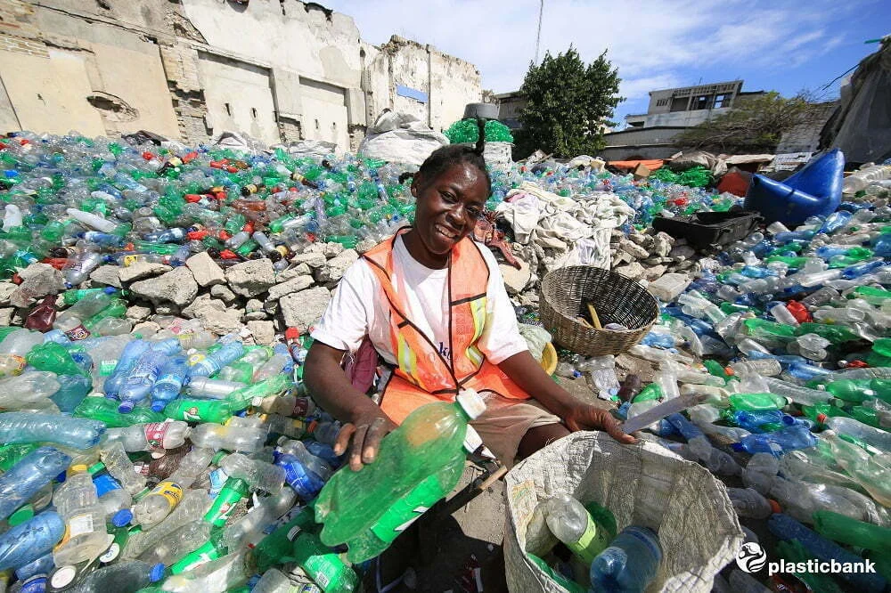 Iniciativa Metro Plastic une Makro Portugal, clientes, fonecedores e o Plastic Bank na luta contra o plástico nos oceanos